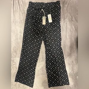 Women’s knit black patterned pant with elastic waist. Size Medium